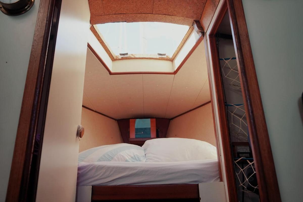 Cozy Lisbon Marina Sleepaboard - Sail Away Hotel ภายนอก รูปภาพ