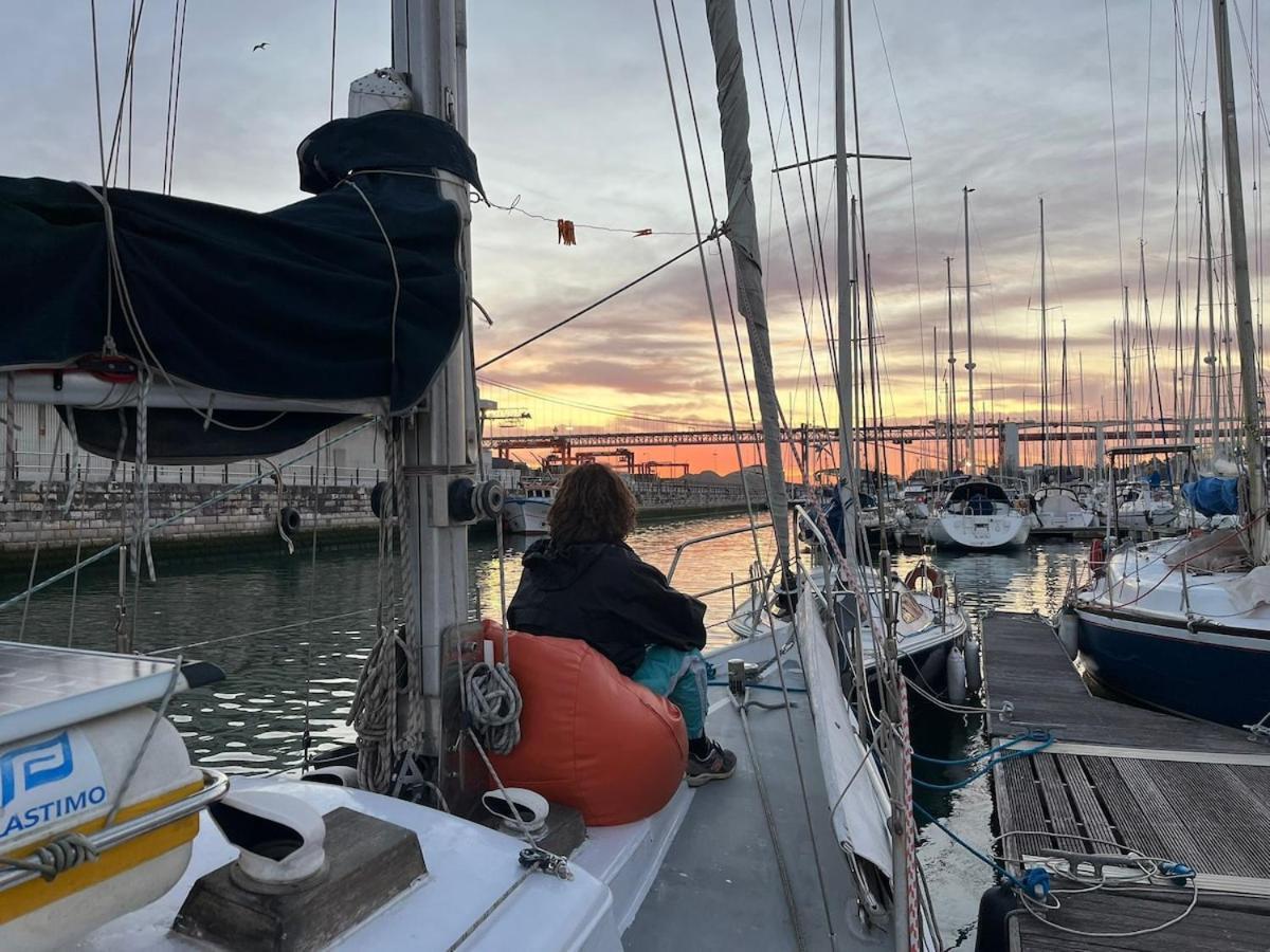 Cozy Lisbon Marina Sleepaboard - Sail Away Hotel ภายนอก รูปภาพ