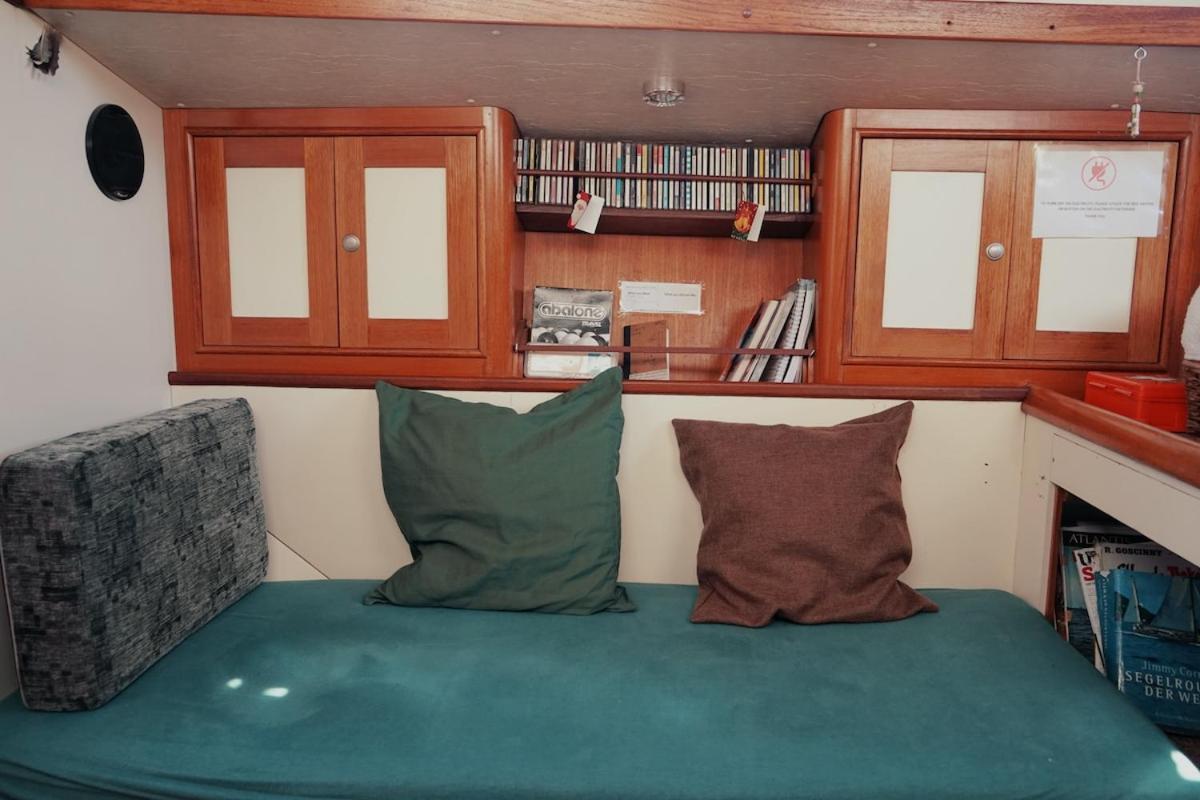 Cozy Lisbon Marina Sleepaboard - Sail Away Hotel ภายนอก รูปภาพ