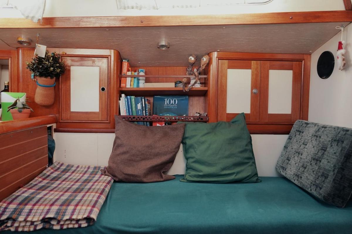 Cozy Lisbon Marina Sleepaboard - Sail Away Hotel ภายนอก รูปภาพ