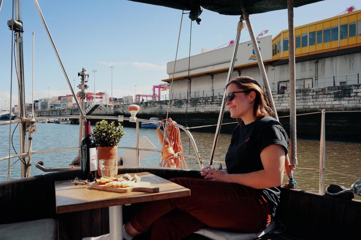 Cozy Lisbon Marina Sleepaboard - Sail Away Hotel ภายนอก รูปภาพ
